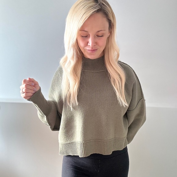 Harlow Cropped Sweater - Picture 1 of 2
